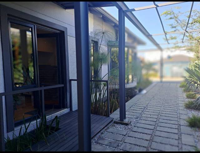 32M² OFFICE TO LET IN RAEDENE ESTATE